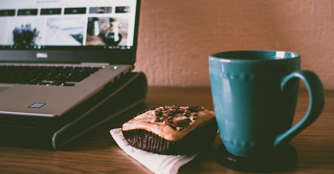 Escritorio con cafe para concentrarse